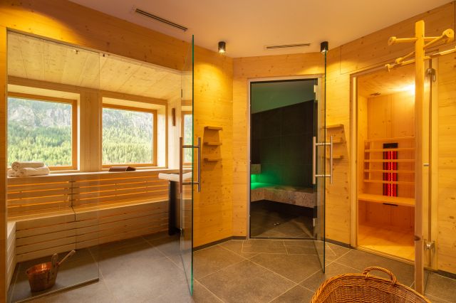Vacanza Wellness in Alta Badia Immagine: area wellness